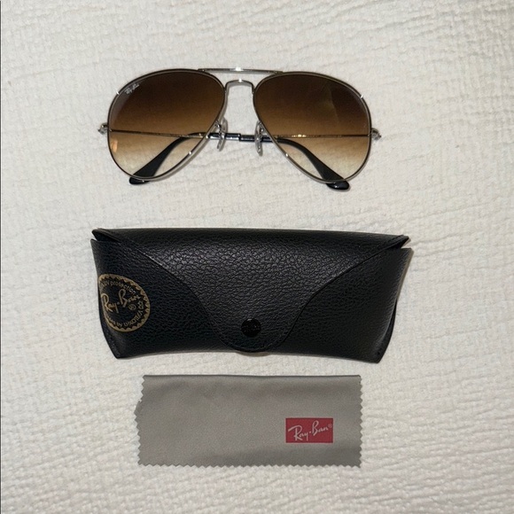 Brand new Ray-Ban Aviator Sunglasses with Gradient Lenses